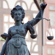 Justitia am Gerechtigkeitsbrunnen in Frankfurt